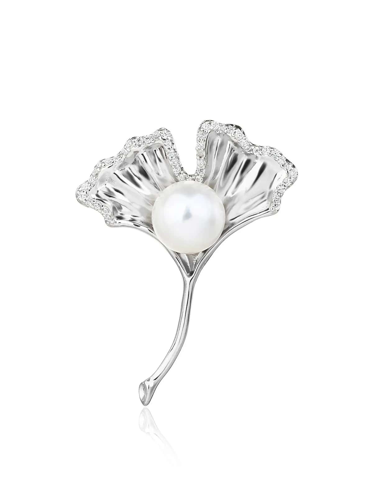 Broche ginkgo biloba con perla cultivada de agua dulce y piedras blancas, plata de ley 925 con baño de rodio (3,4 × 2,5 cm)