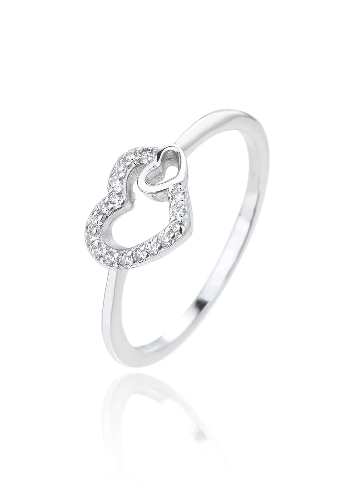 Silberner Ring mit zwei Herzen als Motiv